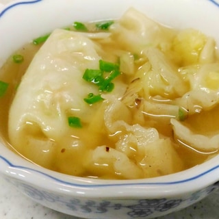 キャベツと餃子の中華スープ